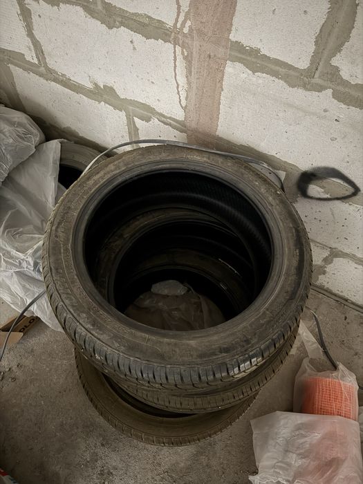 Продам комплект летней резины 245/45/19