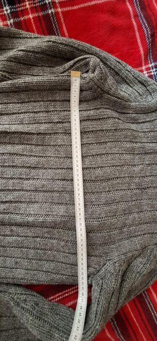 Земен дамски пуловер с яка