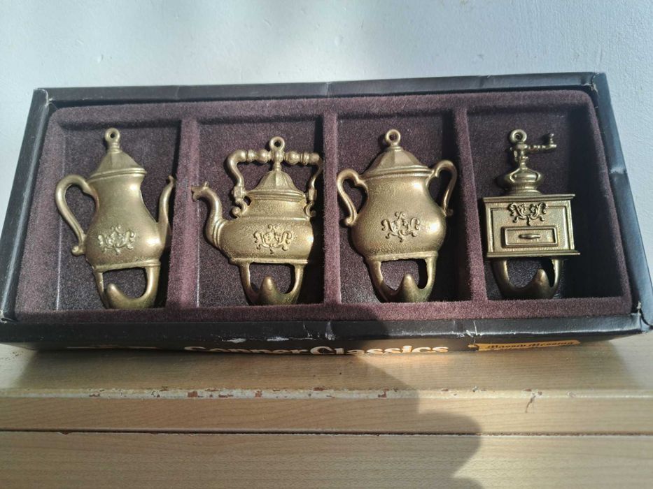 Cuiere decorative vintange din alamă solidă