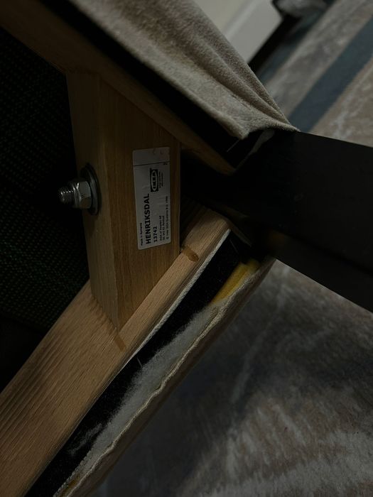 Продам стол и стулья! Срочно!