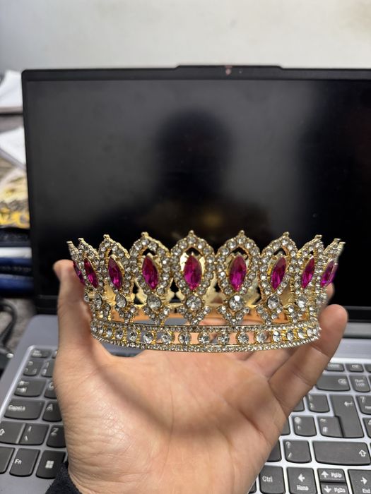 Tort bezaklari uchun tilla va kumush tojlar