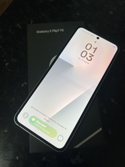 срочно продам samsung Z Flip7 FE