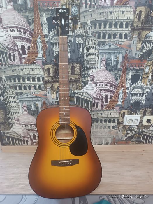 Продам гитару cort 810