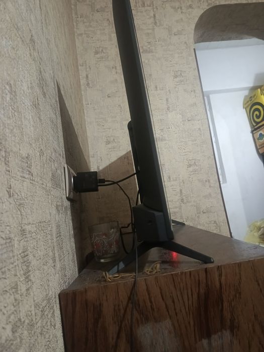 43 tali Smart televizor