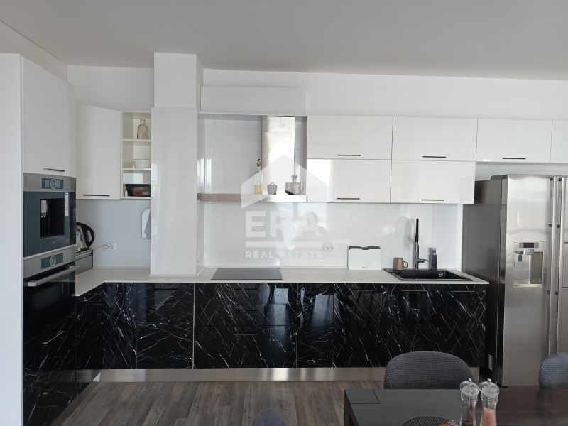 Продава се Четиристаен апартамент в Поморие - 194 кв.м за 1135 €/кв.м - Снимка #1