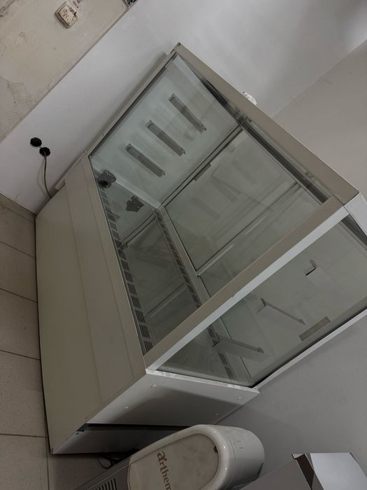 Кондитерская холодильная витрина