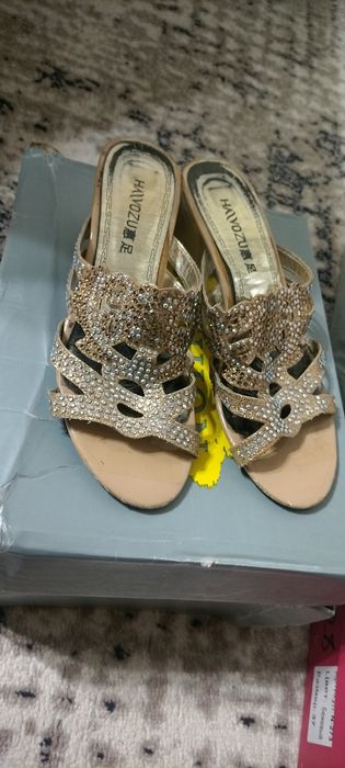 Kiyilgan oyoq kiyimlar