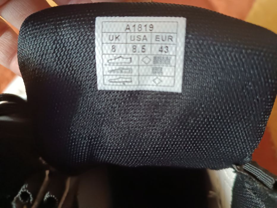 Маратонки 42  и 43номер