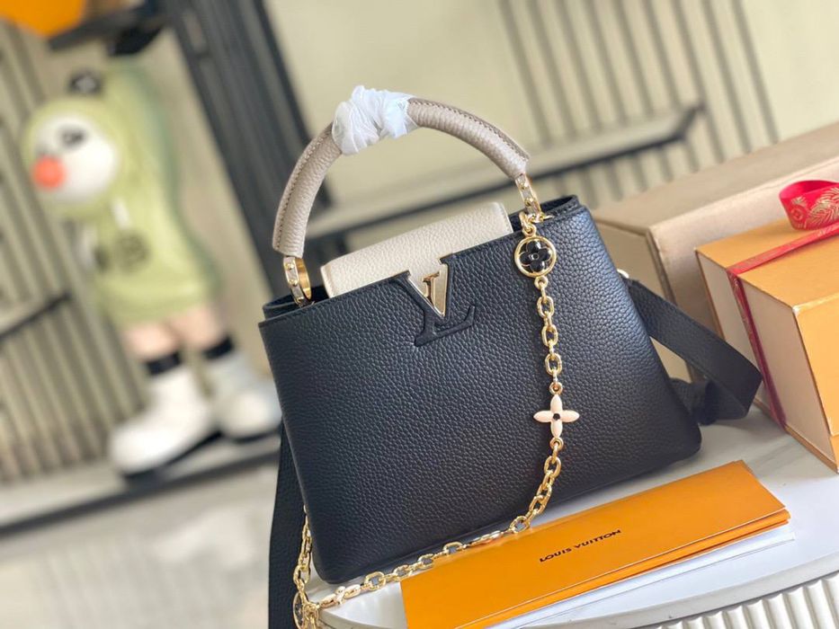 Geanta Louis Vuitton Capucines BB