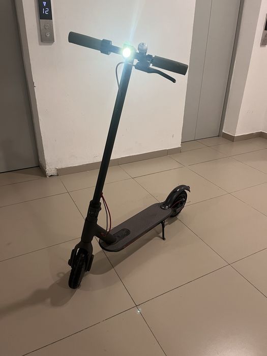 Продам электро самокат Xiaomi