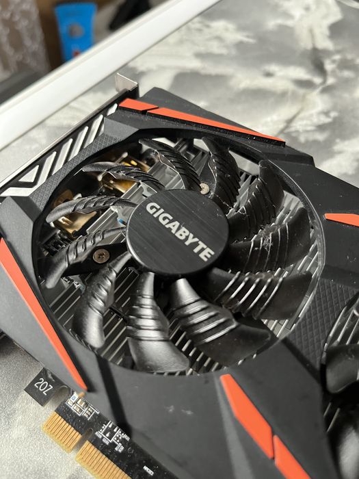 Продам видеокарту RX 550