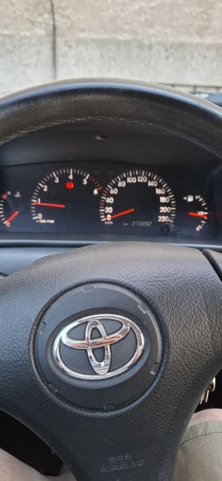 Продавам Toyota Corolla