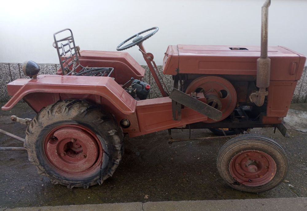 Трактор Heibei с плуг