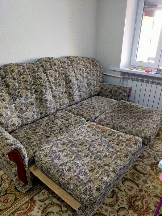 Продам диван с креслами