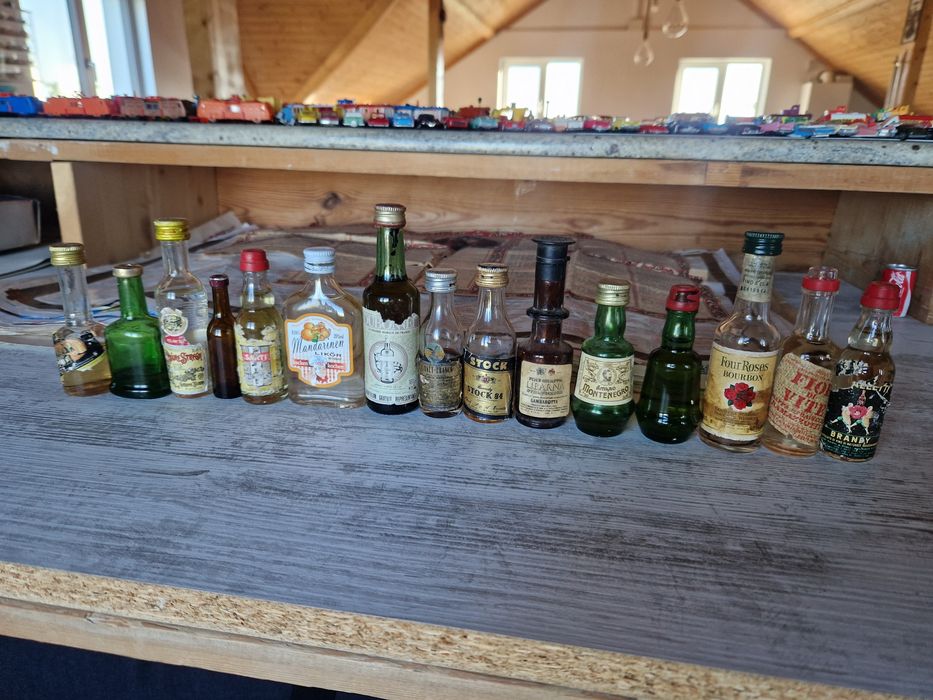 Sticlute miniaturi fără alcool