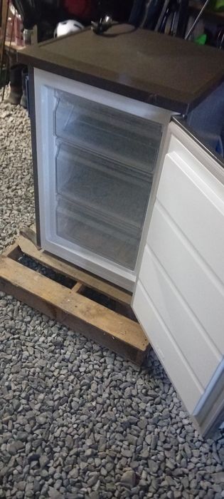 Vând Congelator Heinner