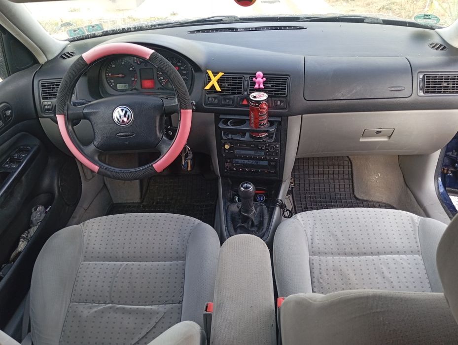 Vând Volkswagen Golf 4