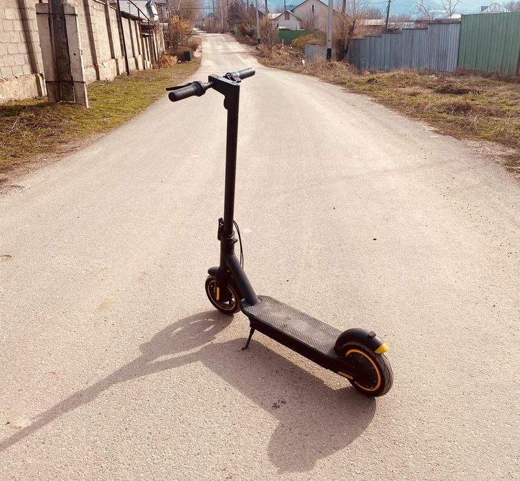 Электро самокат в хорошем состоянии