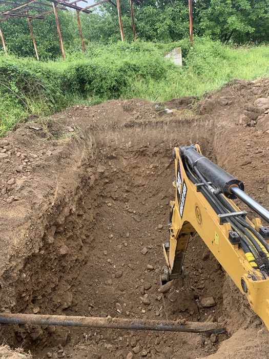 Услуги с комбиниран багер и самосвал Казанлък