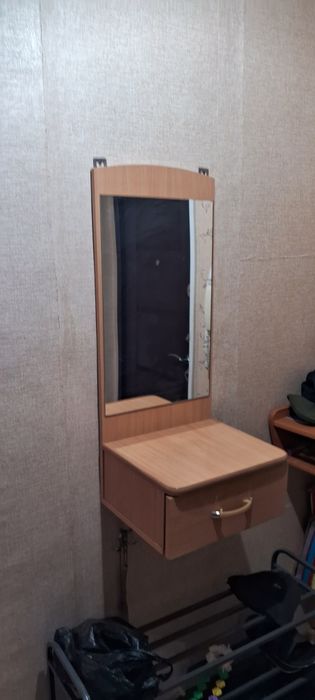 Продам прихожую с зеркалом