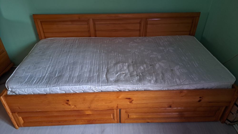 Две легла и ракла