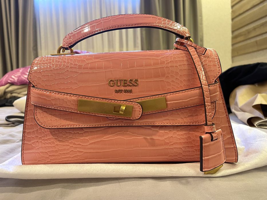 Чанта Guess коралов цвят