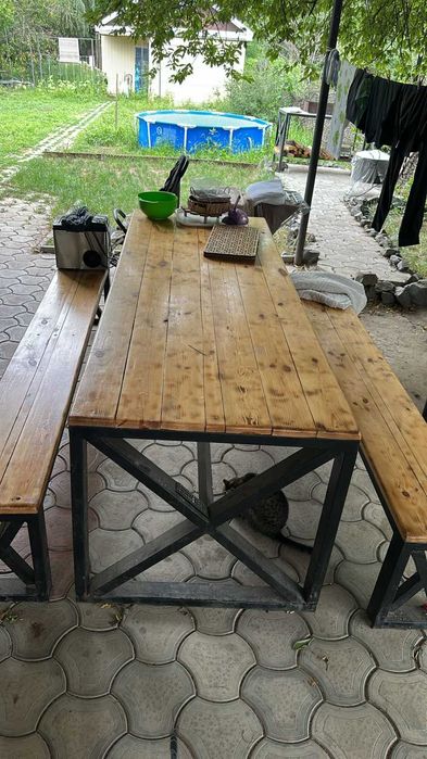 Продам стол со скамейками для дома дачи