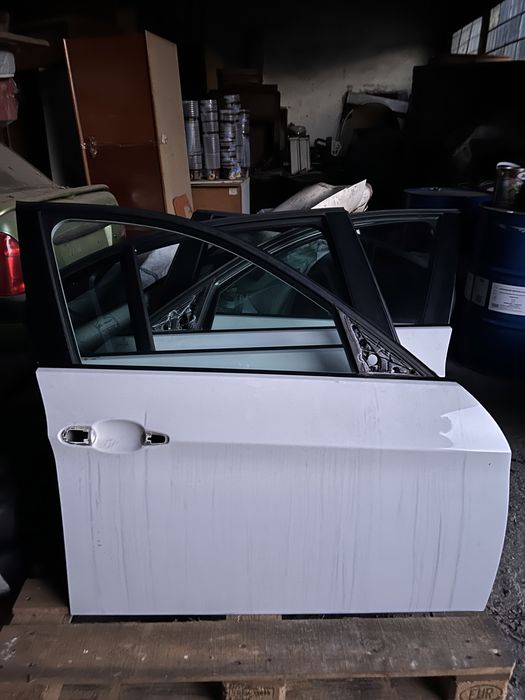 Portiera Bmw e90 alba si albastra