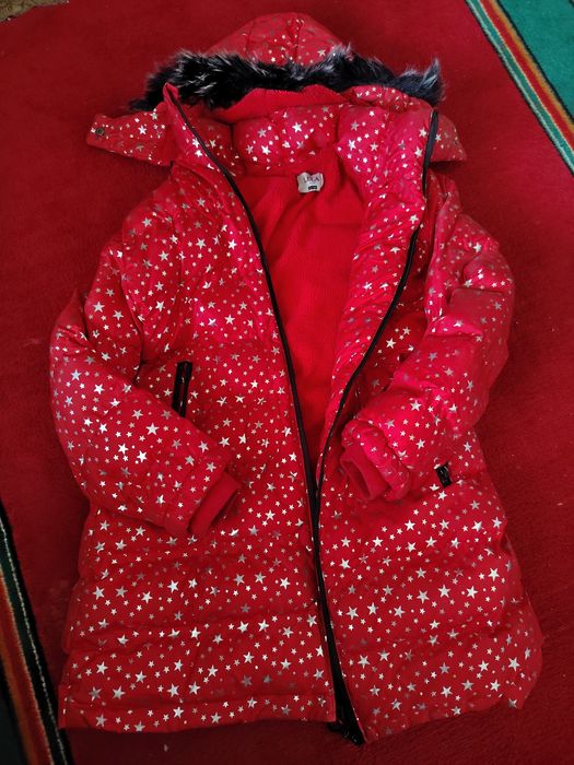 Куртка в отличном состоянии на девочку 8-10лет. Производство Турция