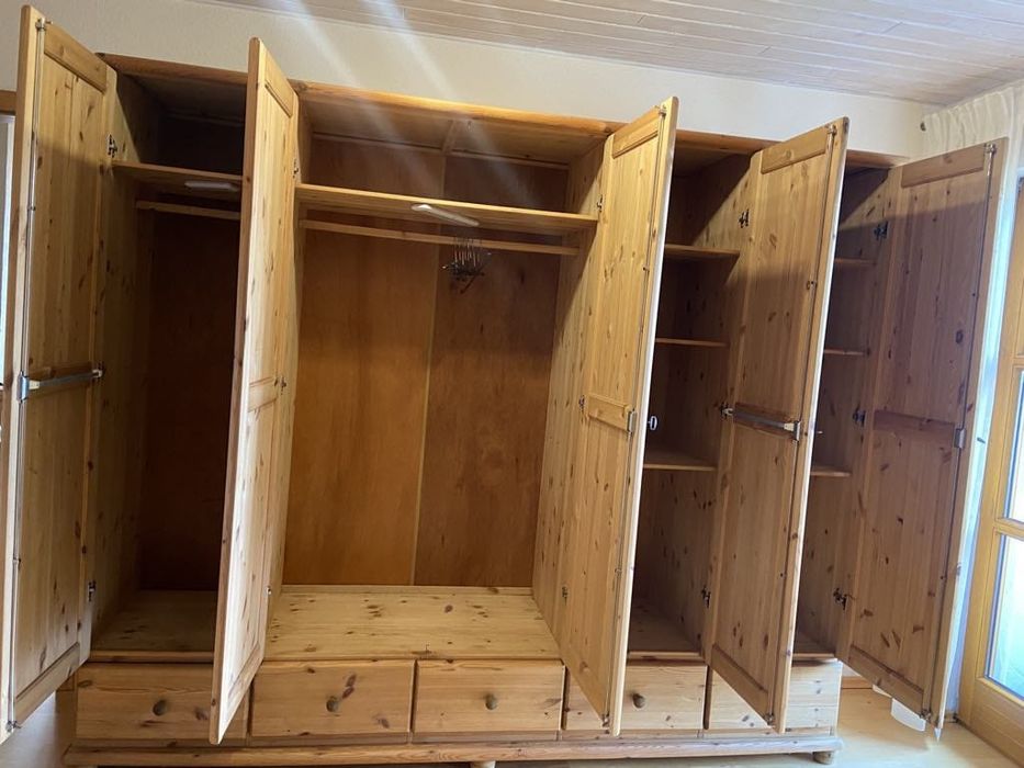 Mobilier complect din lemn Masiv. Pat dulap comoda