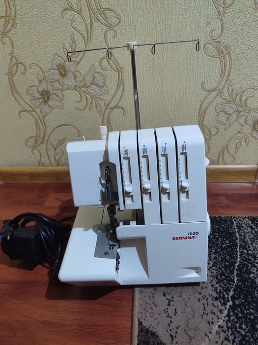 Оверлок BERNINA 700D