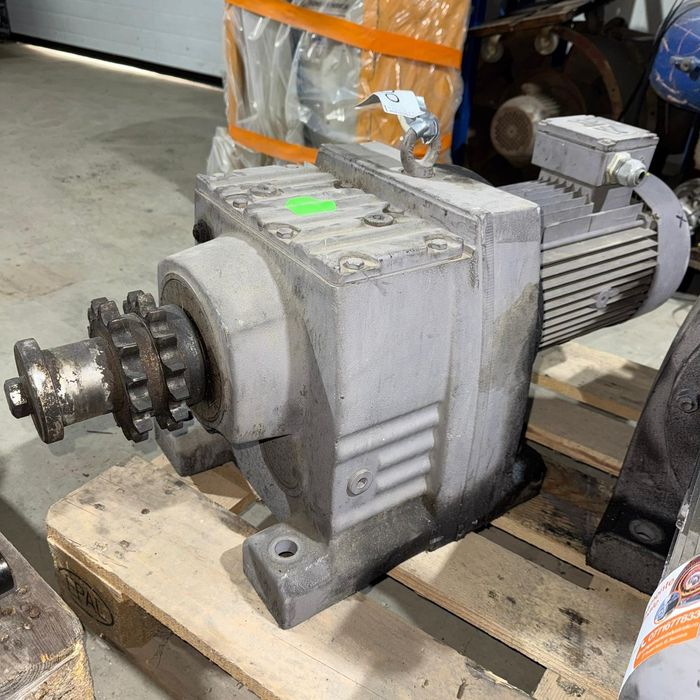 Motor electric trifazat cu reductor, sew, 5.5kW 23rpm 380V