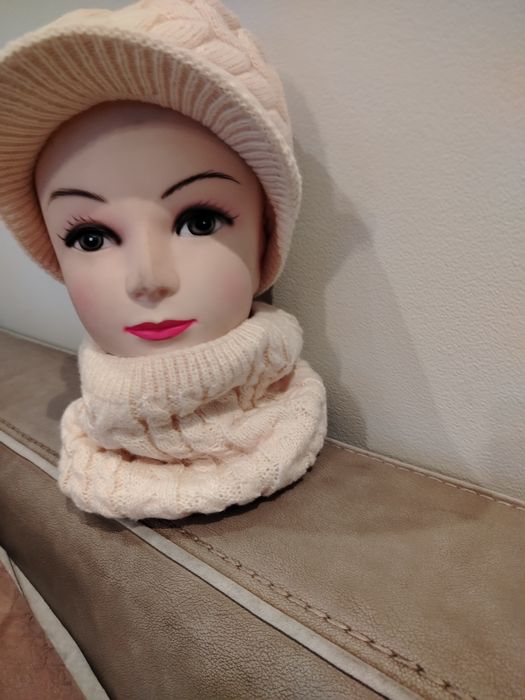 Продам комплект шапка+снуд