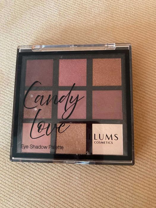 Продавам две палитри сенки за очи