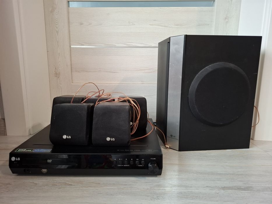 DVD LG система за видео и караоке