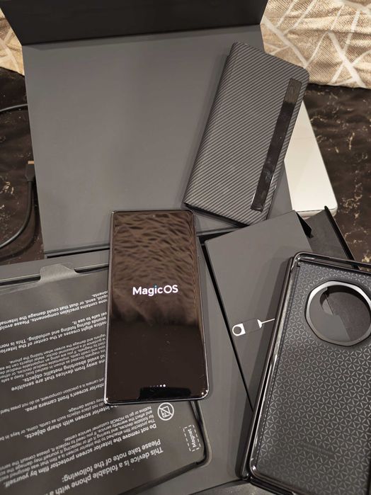 Honor Мagic V3 - В ГАРАНЦИЯ - Перфектно състояние.