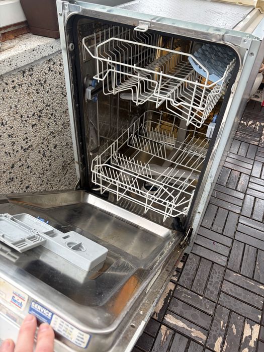 Съдомиялна машина INDESIT DIS16