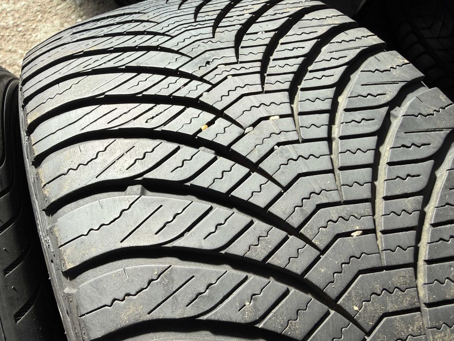2x Anvelope All Season 225/55 R17 - GoodYear Vector 4 Season Gen.2