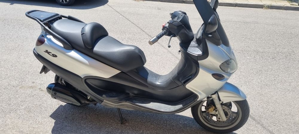 Piaggio X9 125 .