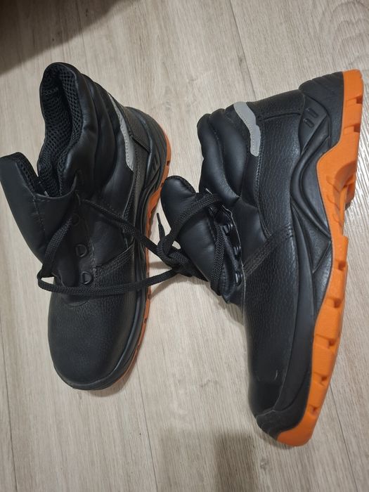 Продам мужскую обувь