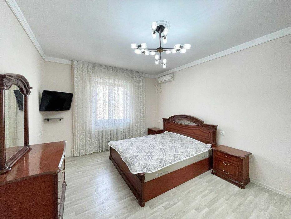Сдается в аренду 4 комнатная квартира у Гранд Мир отеля ,  160 м.кв