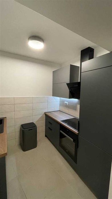 Дава се под наем Двустаен апартамент в Бургас, Център - 57 кв.м за 280.5 € - Снимка #2