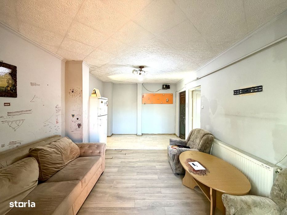 Apartament 3 camere 70 mp etaj 1 cartier Brădet izolat termic interior