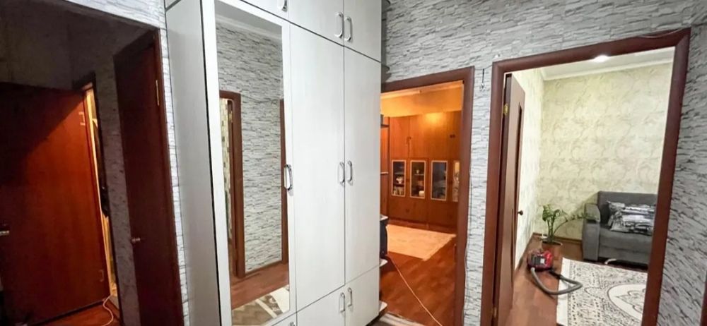 продам 3-х ком. 65кв. 3мкр. 4-этаж