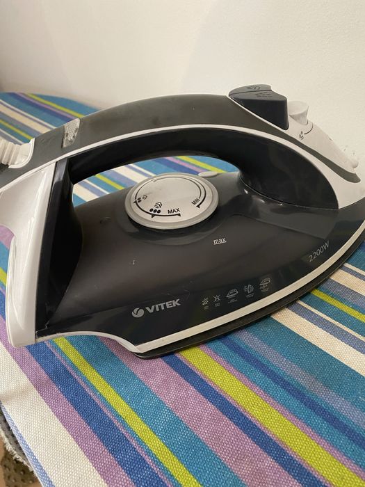 Паровой утюг Vitek