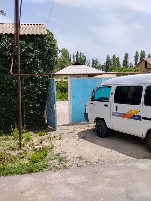 Uy  hovli  sotiladi