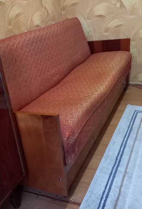 Диван бесплатно.