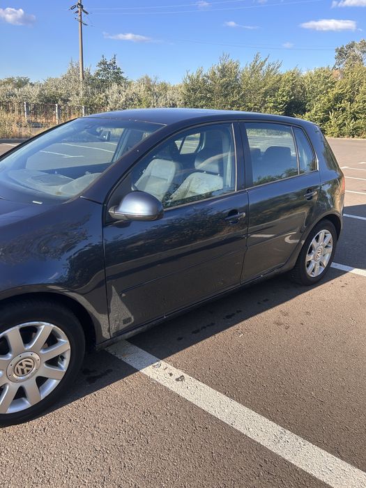 Vând golf 5 in stare buna de functionare