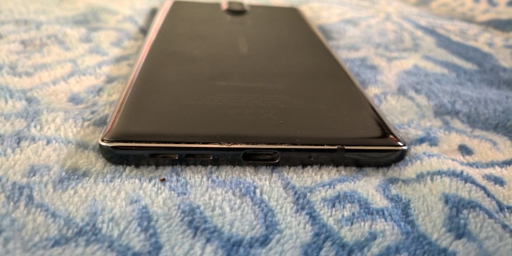 Nokia 8 Sirocco, ecranul prezintă o pată neagră complet