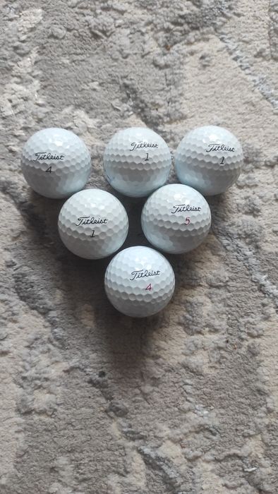 Продаю шары для гольфа разные белые и цветные